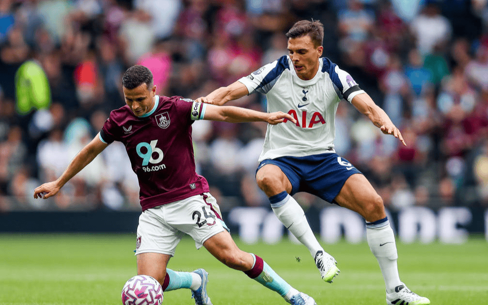 多米全站APP-热刺前锋连进两球,助球队反超战局